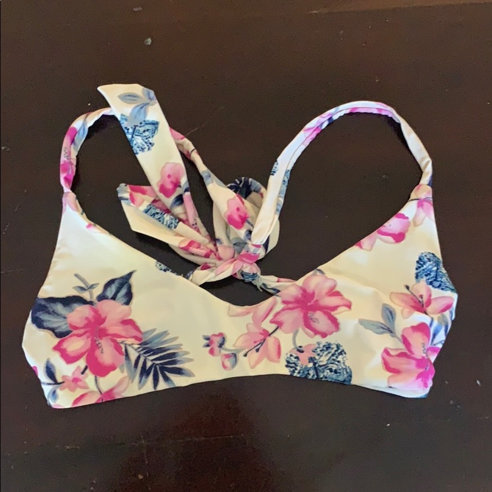 frankie’s bikini floral top